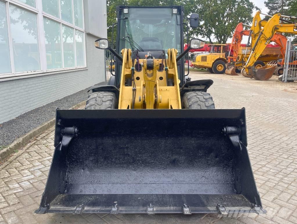 CAT 906 M    2018 Колесни товарачи