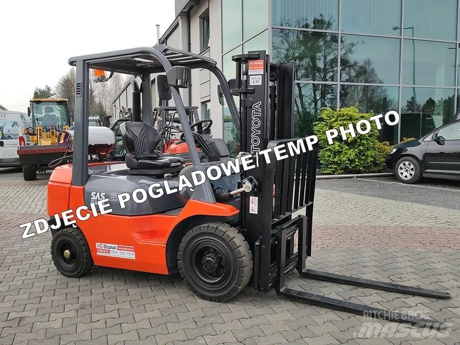 Toyota 42-7FGF25 Камиони с АГУ