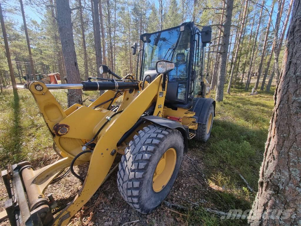 CAT 908M -2015 Колесни товарачи