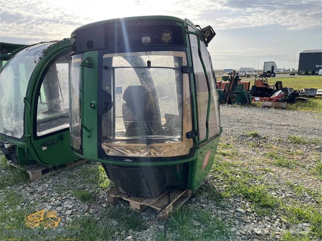 John Deere 1010E Кабина
