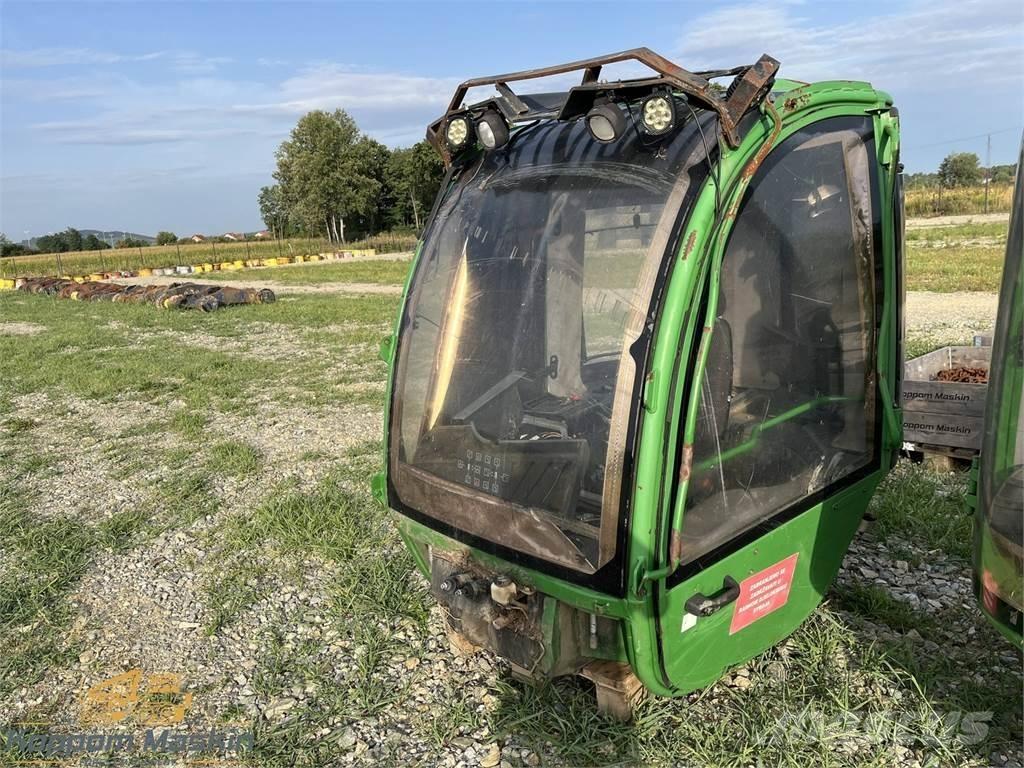 John Deere 1010E Кабина