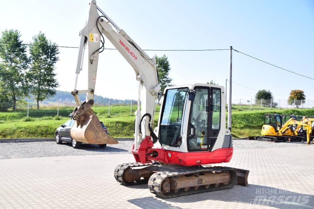 Takeuchi TB250 , A/C Мини екскаватори < 7 т