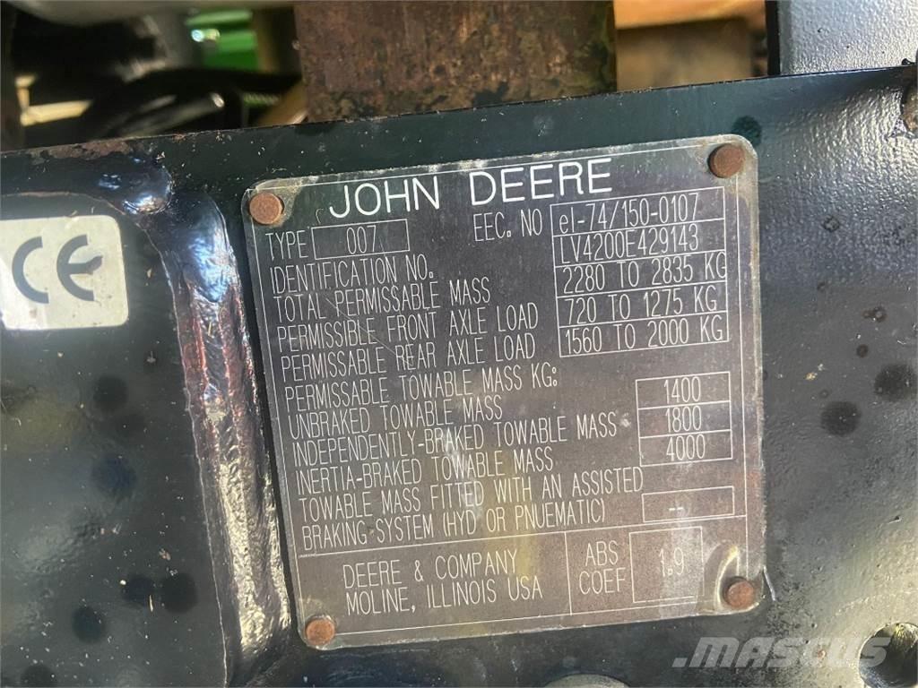 John Deere 4200 Компактни трактори