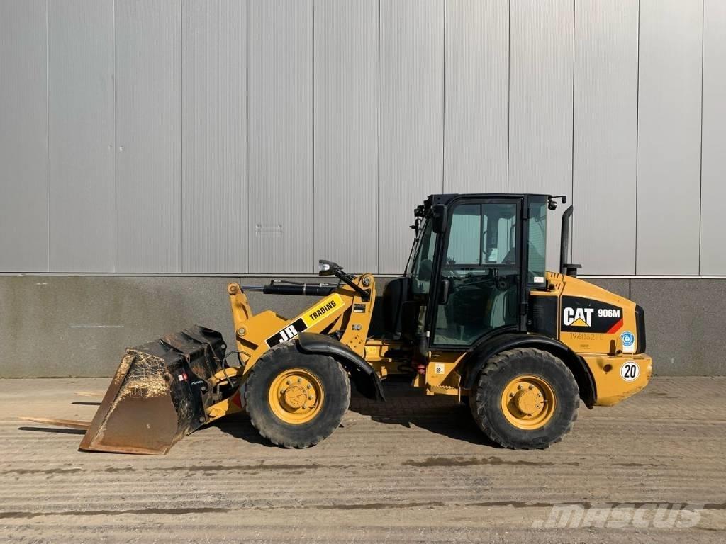 CAT 906 Колесни товарачи