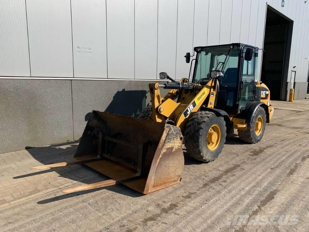 CAT 906 Колесни товарачи