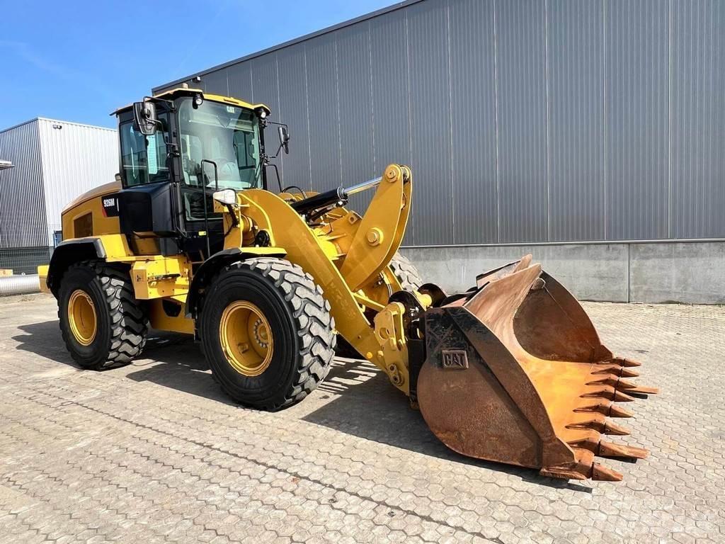 CAT 926M Колесни товарачи