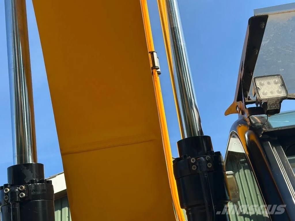 JCB JS220LC plus Верижен екскаватор