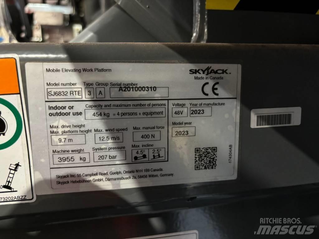 SkyJack SJ 6832 RTE Ножични работни платформи