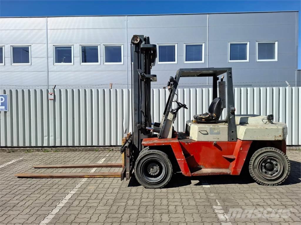 Nissan DF05A60U Дизелови камиони