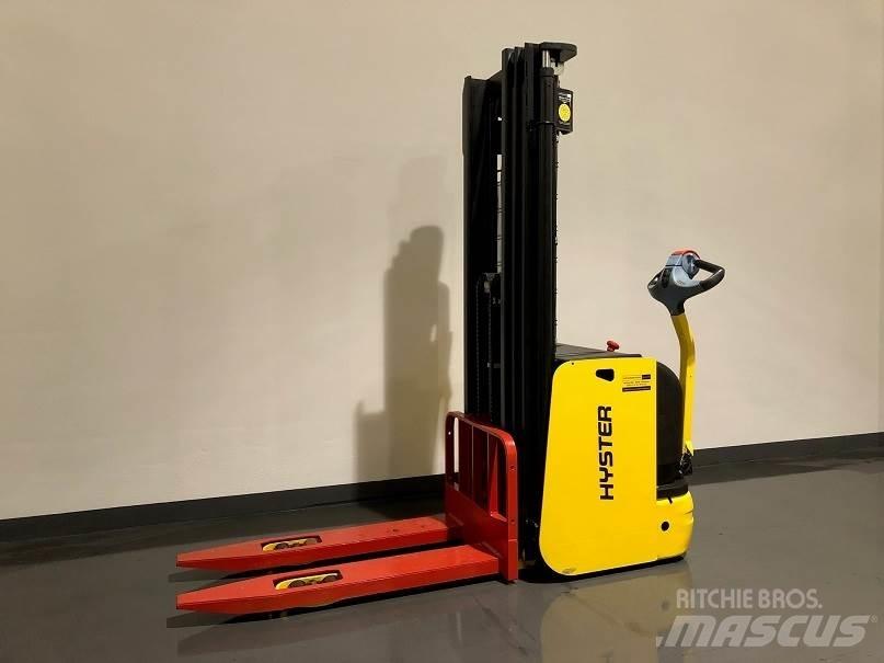 Hyster S1.6AC Колички високоповдигачи с теглич