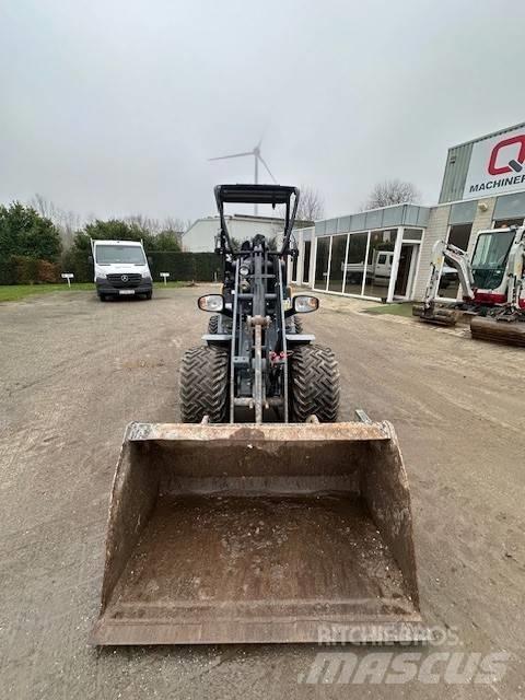 GiANT G2200 HD Колесни товарачи