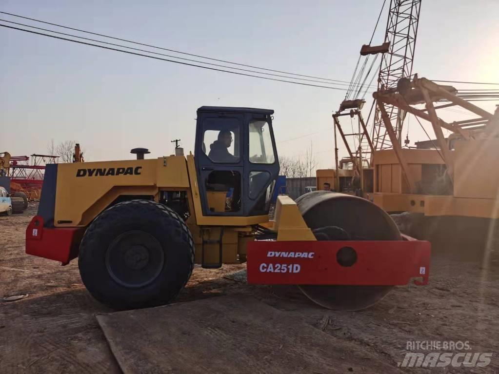 Dynapac CA251D Еднобарабанни ролки
