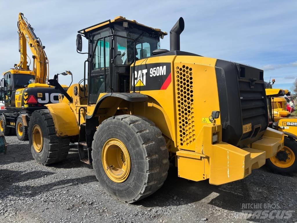 CAT 950M Колесни товарачи