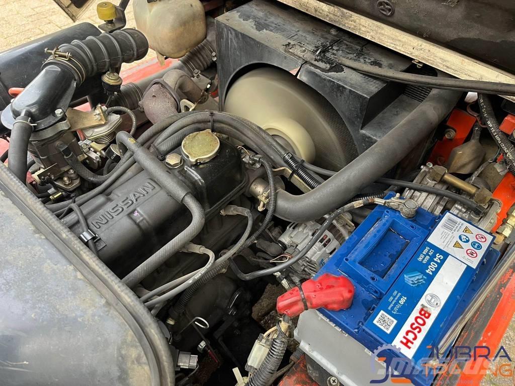 Nissan APJ02A25PU Камиони с АГУ