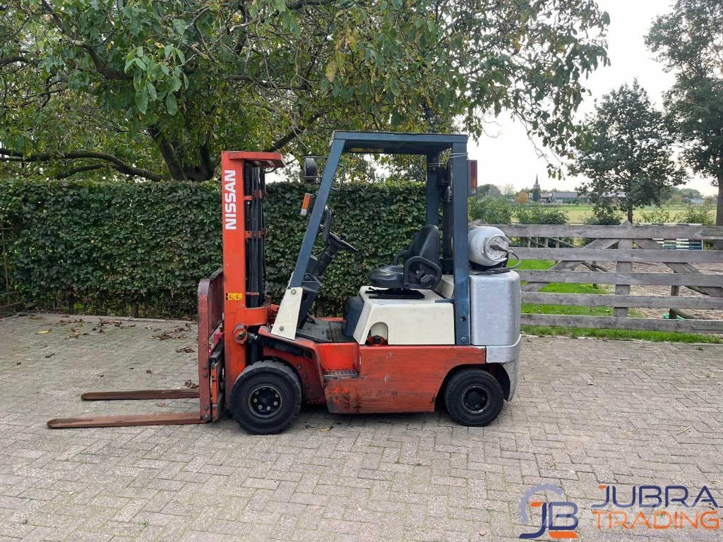 Nissan APJ02A25PU Камиони с АГУ