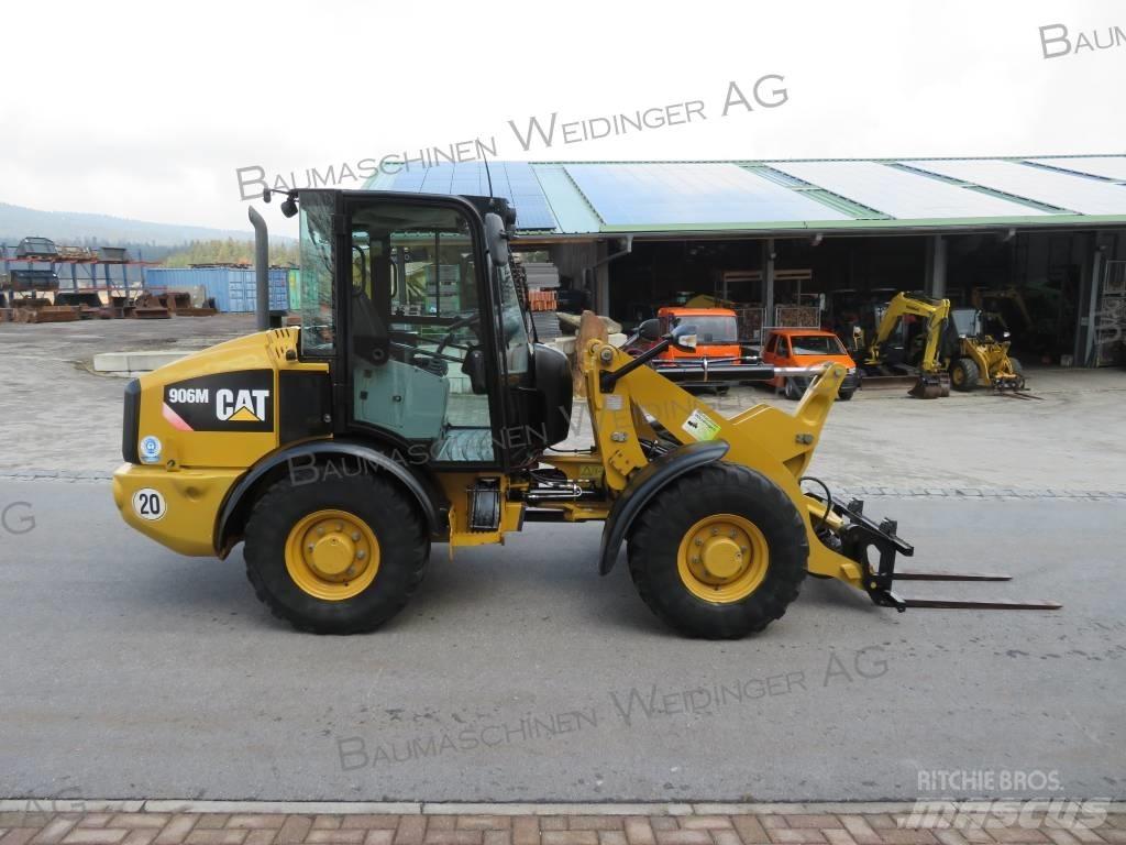 CAT 906M Колесни товарачи