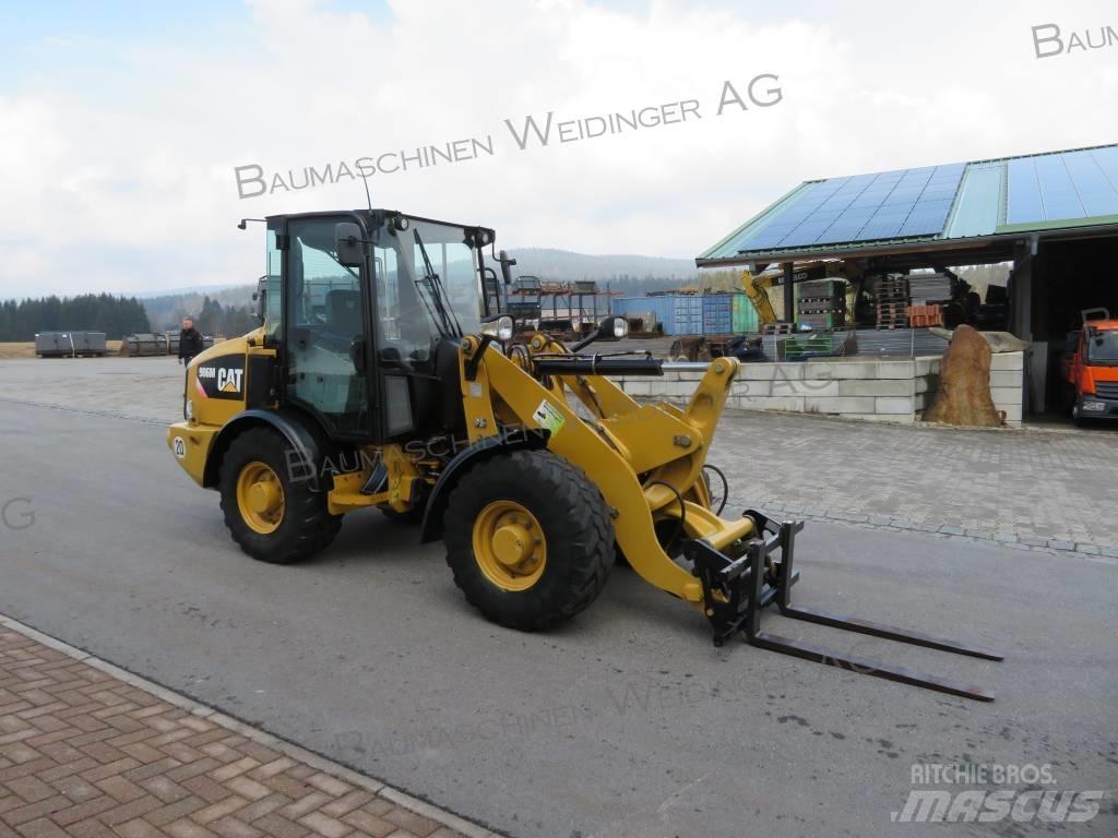 CAT 906M Колесни товарачи