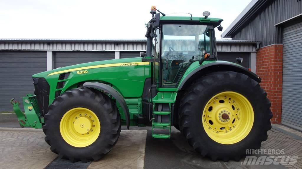 John Deere 8230 ILS Трактори