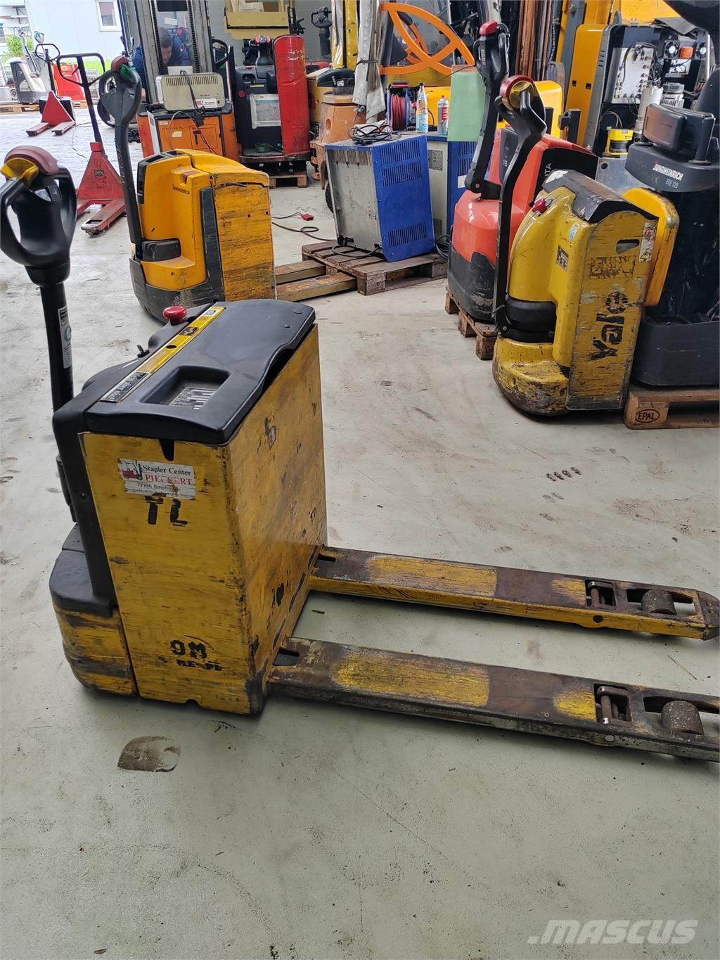 OM TL 18 Колички високоповдигачи с теглич