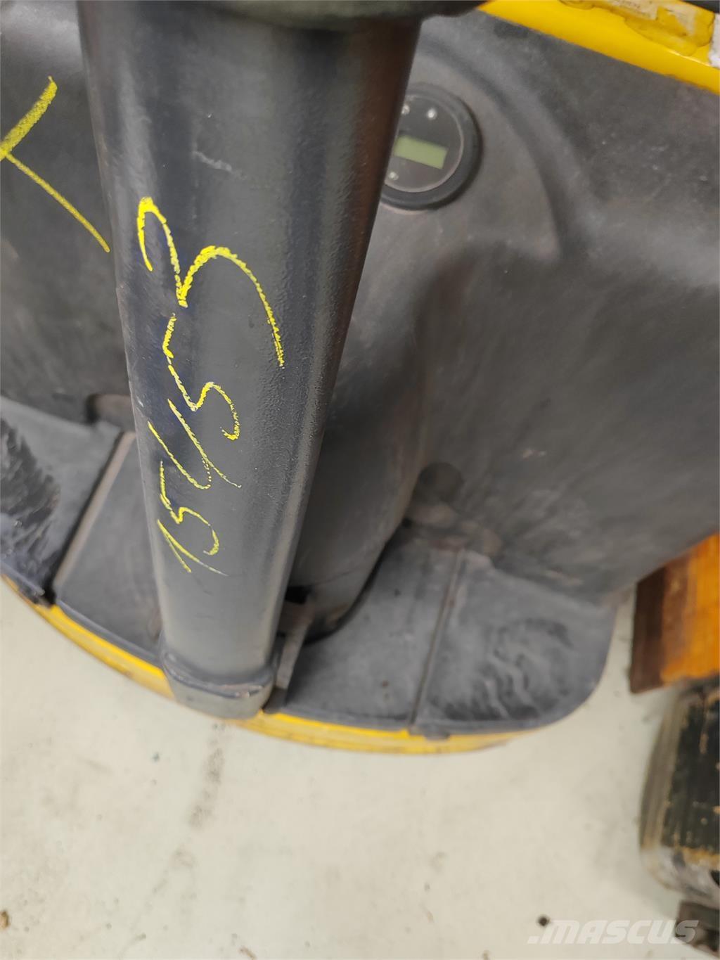 OM TL 18 Колички високоповдигачи с теглич