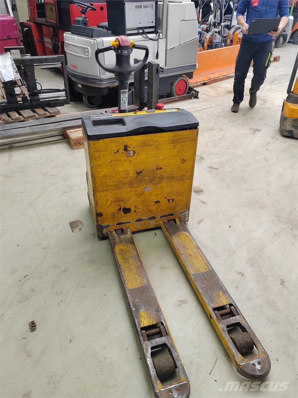 OM TL 18 Колички високоповдигачи с теглич