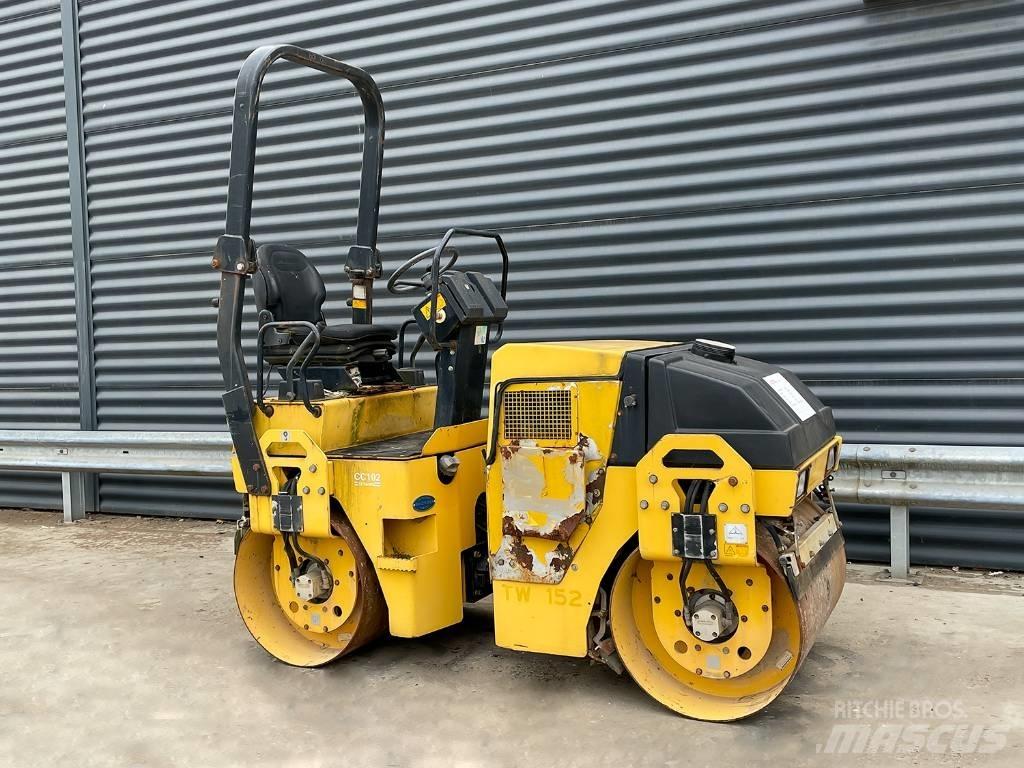 Dynapac CC102 Двойни барабанни ролки
