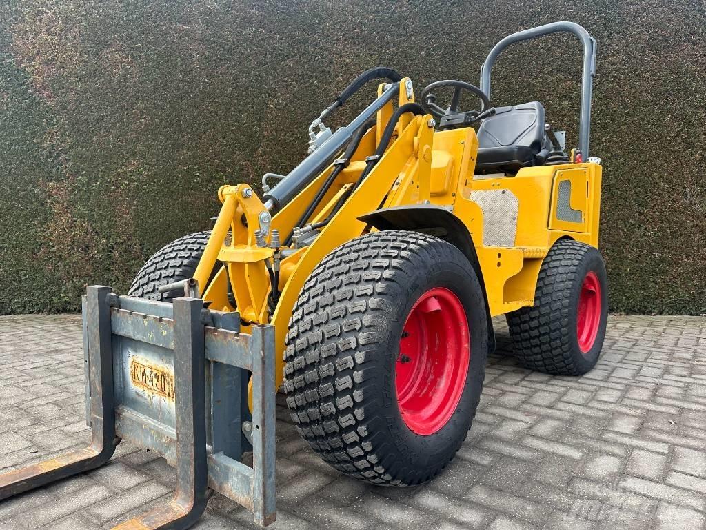 Knikmops KM 130 Многофункционални товарачи