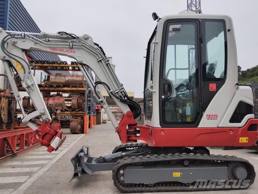 Takeuchi TB 225 Мини екскаватори < 7 т