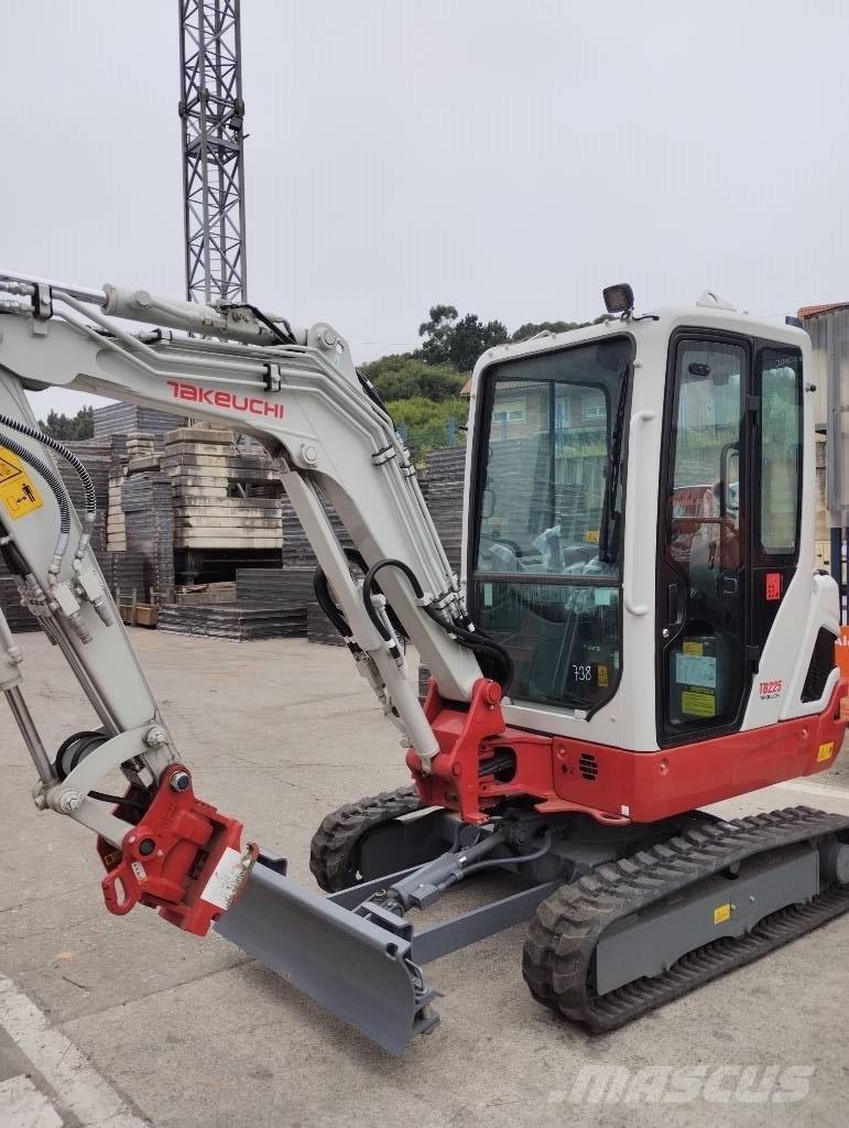Takeuchi TB 225 Мини екскаватори < 7 т