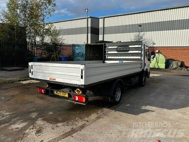 Nissan NT400 Cabstar Пикапи