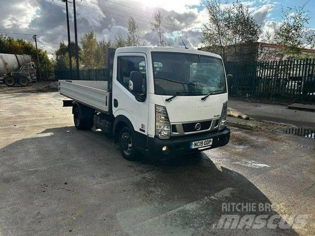 Nissan NT400 Cabstar Пикапи