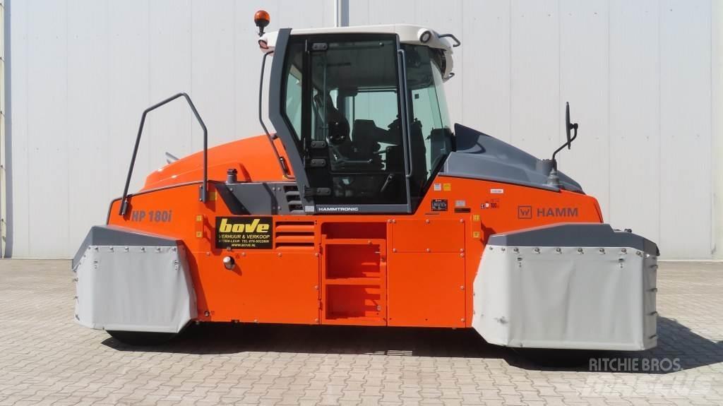 Hamm HP 180i Пневматични гумени  ролки
