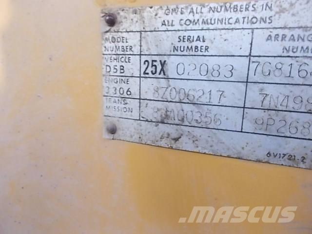 CAT D 5 B Верижни булдозери
