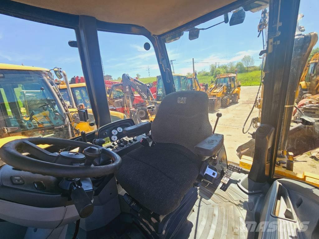 CAT 428 E Товарач със заден ексватор