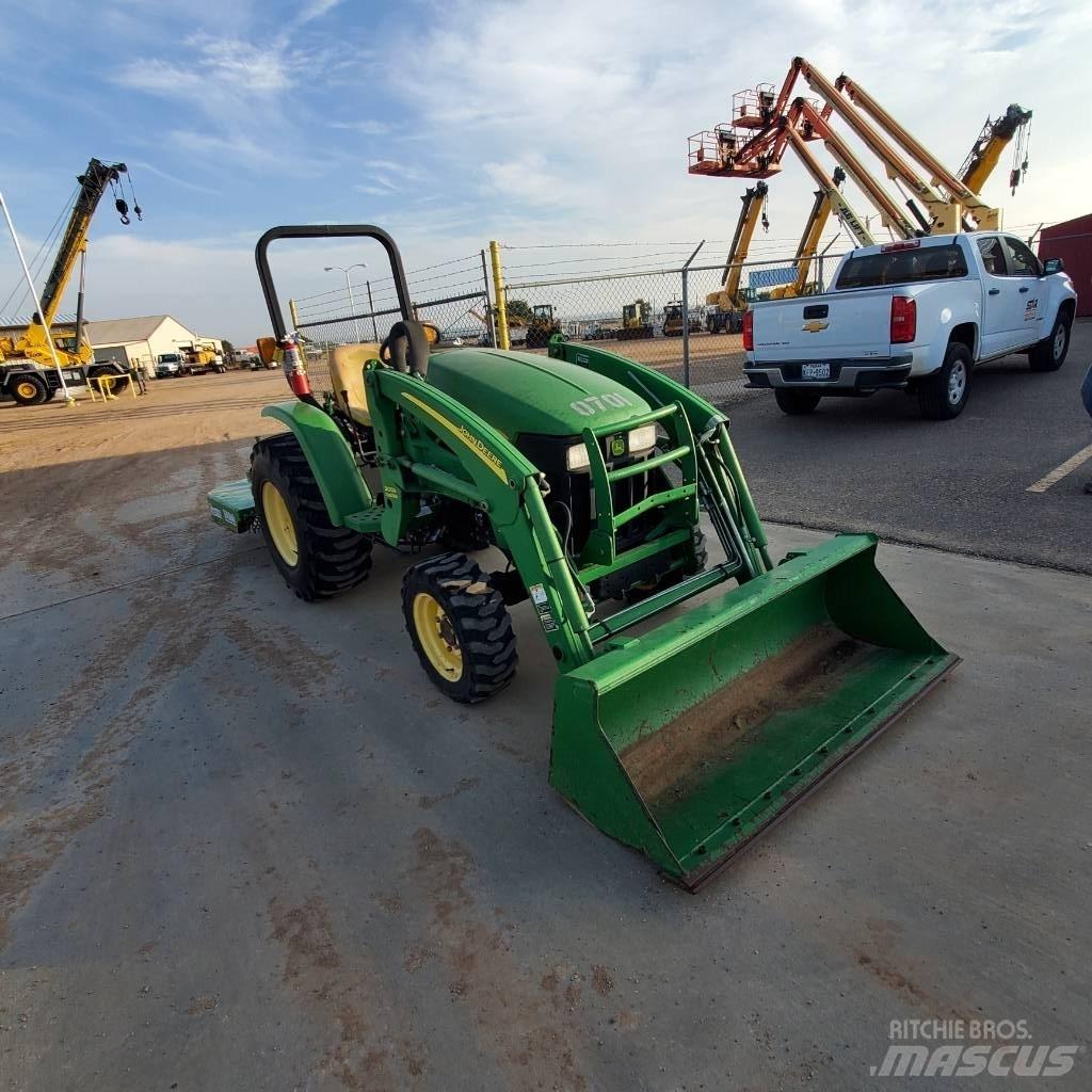 John Deere 3203 Компактни трактори
