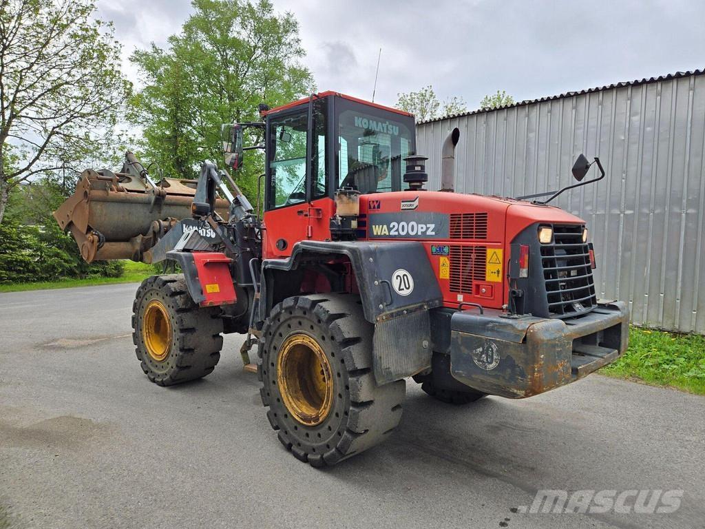 Komatsu WA200PZ-6 Колесни товарачи