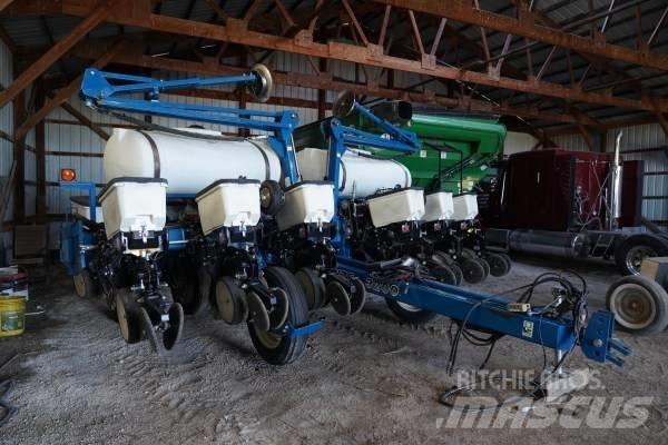 Kinze 3200 12R30 Сеялки