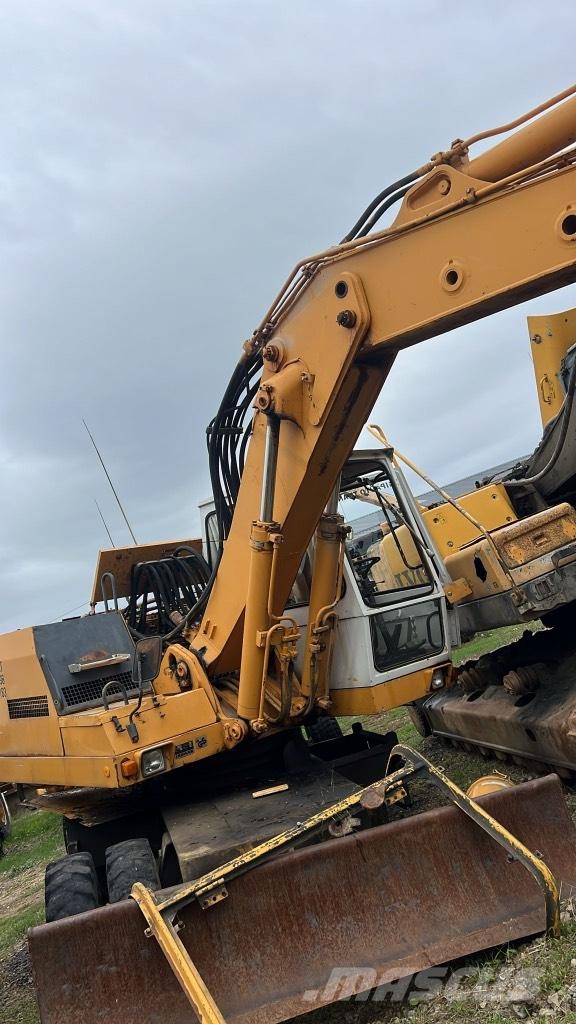 Liebherr A 922 Стрели и рамена

