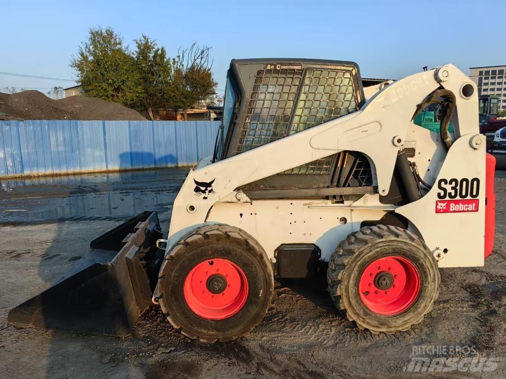 Bobcat S 300 Мини товарачи

