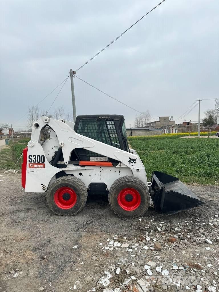 Bobcat S 300 Мини товарачи
