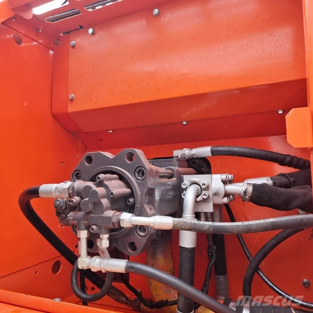 Doosan DX 225 LC Верижен екскаватор