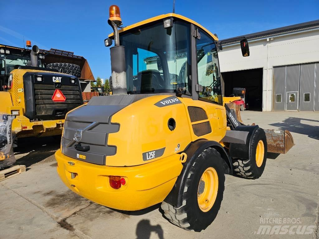 Volvo L 25 F Колесни товарачи