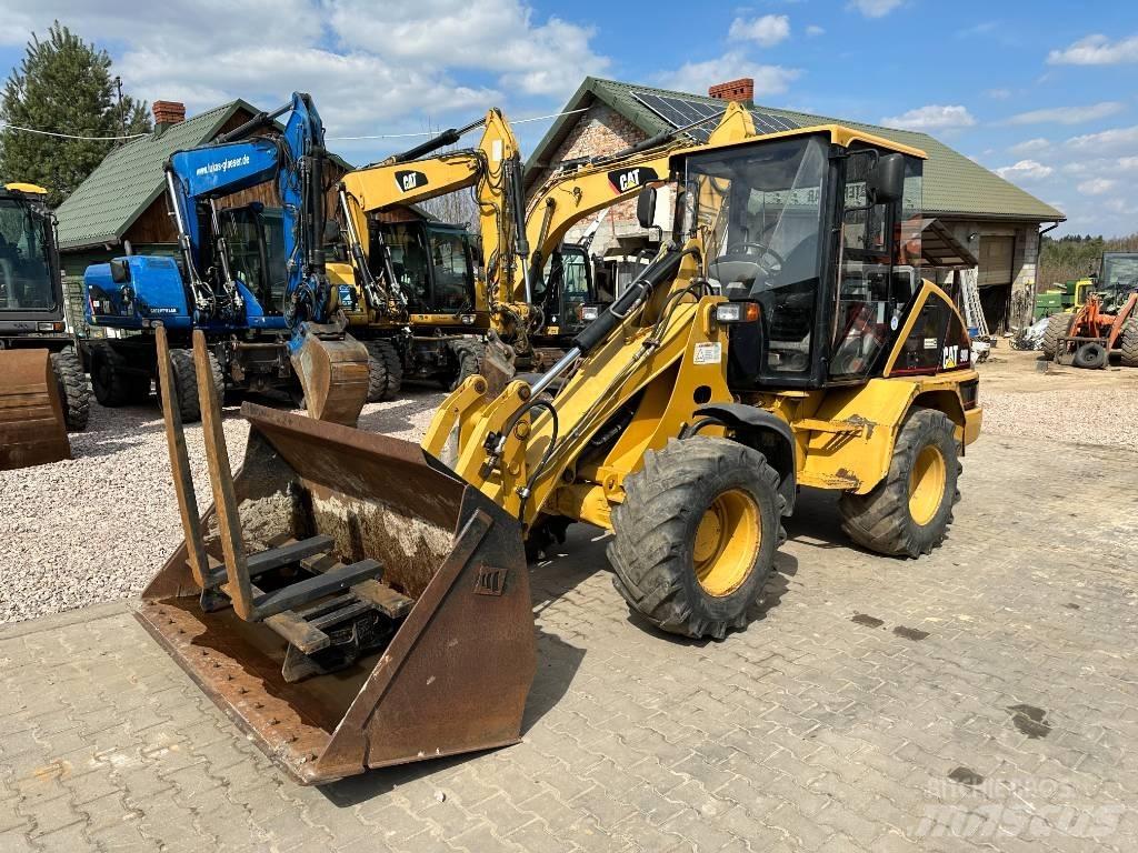 CAT 908 Колесни товарачи