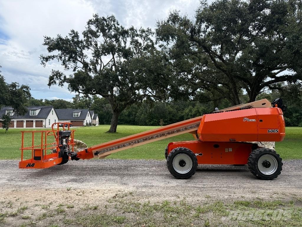 JLG 600 S Телескопични повдигачи
