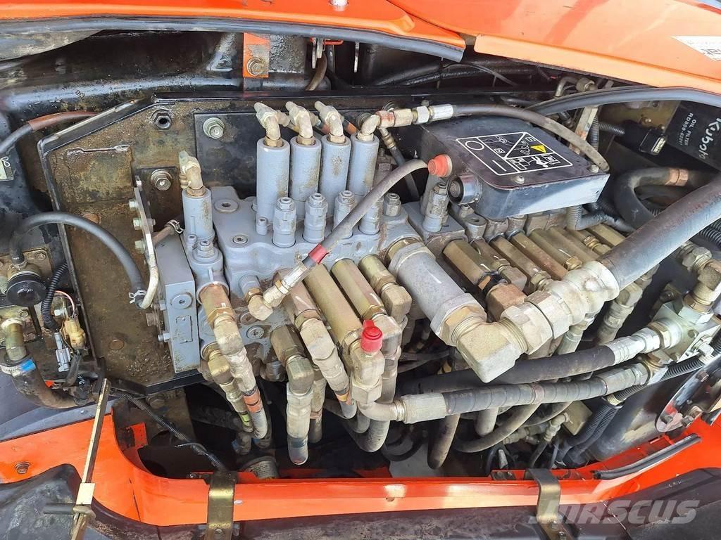 Kubota KX080 Средни екскаватори 7т - 12т