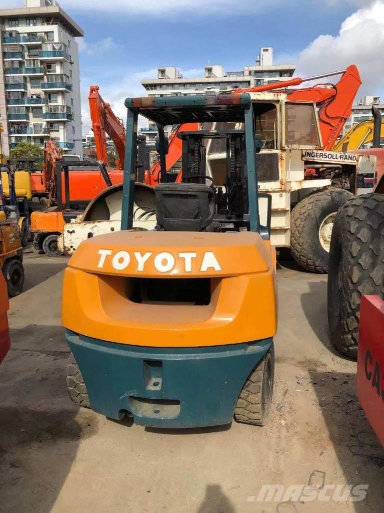 Toyota FD 50 Дизелови камиони
