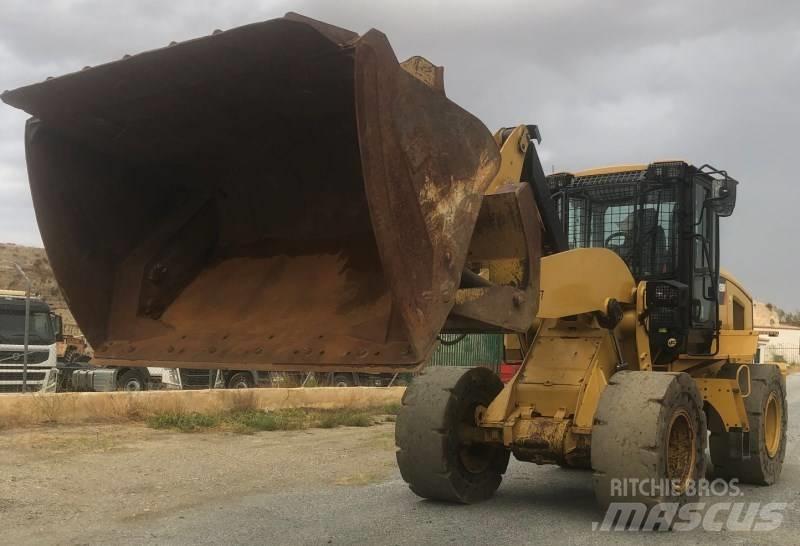 CAT 926M Колесни товарачи