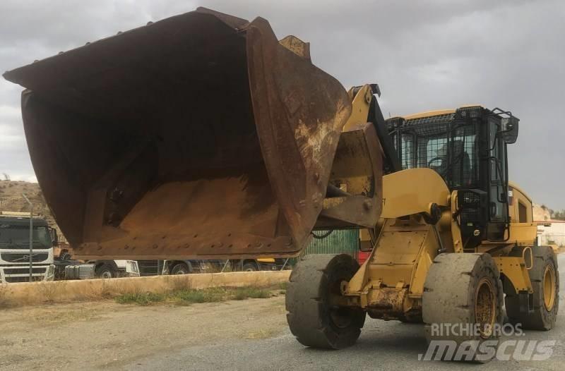 CAT 926M Колесни товарачи
