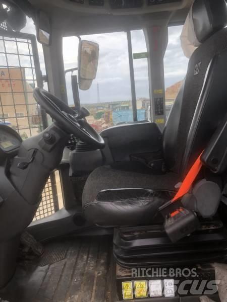 CAT 926M Колесни товарачи