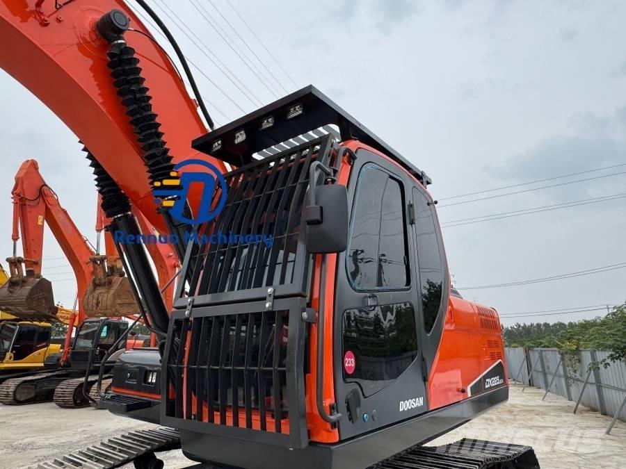 Doosan DX 225 LCA Верижен екскаватор